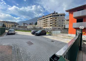 VENDESI POSTI AUTO SONDRIO VIA TEGLIO 9