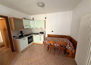 Sondrio Via Teglio, Vendesi Bilocale con balcone, cantina e box – termoautonomo